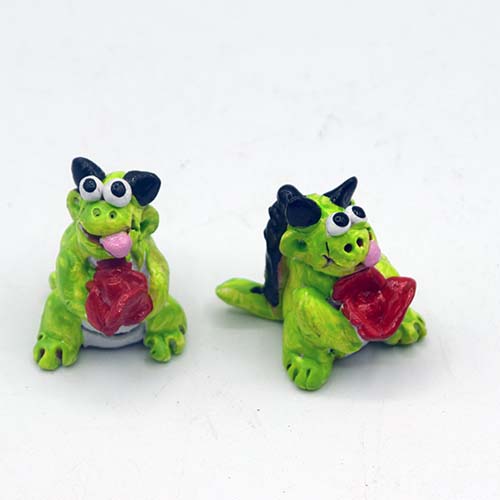 011022F Dragón rosa roja 4x2x4cm