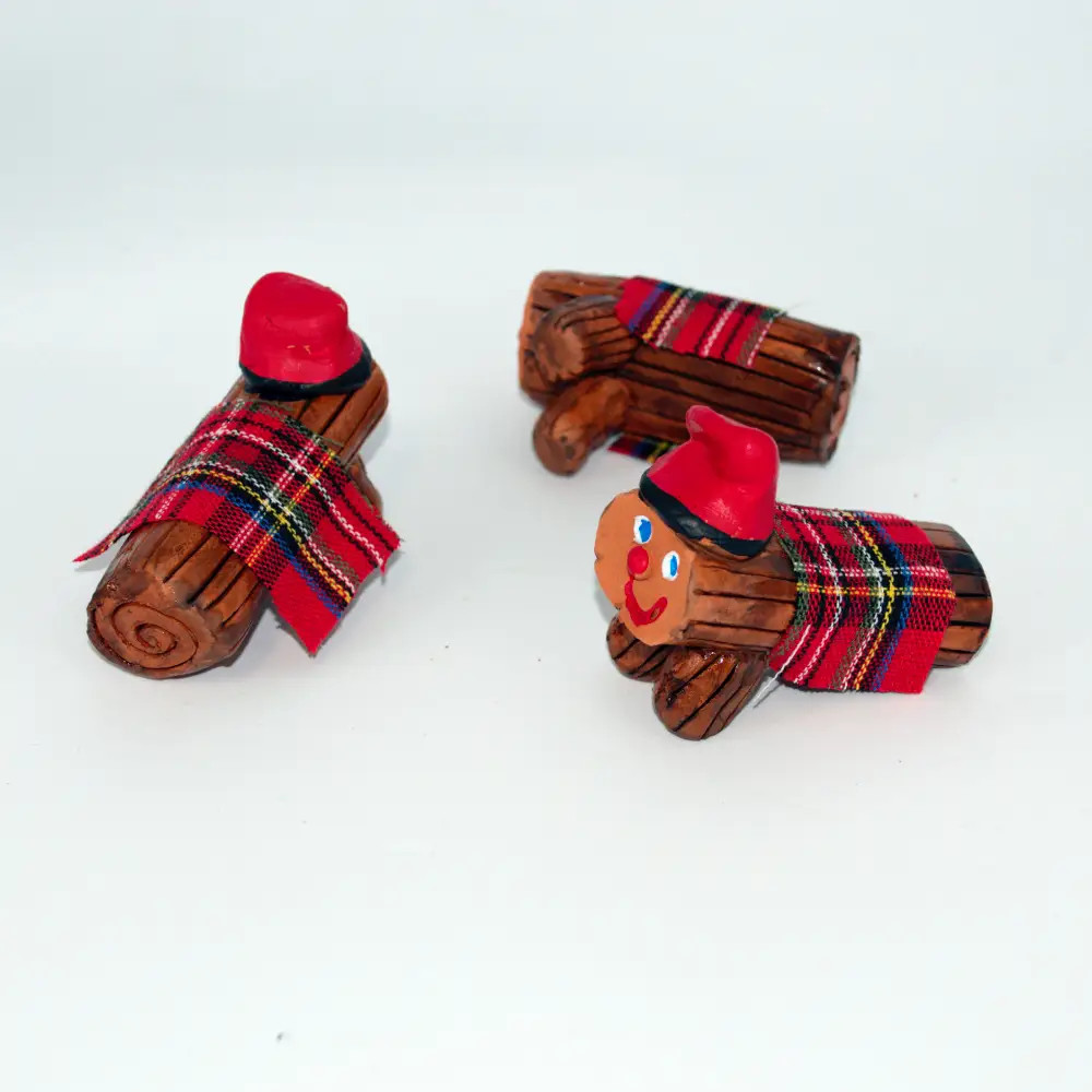 011026A Tió manta 4cm alto x 6,5cm largo x 2cm ancho 