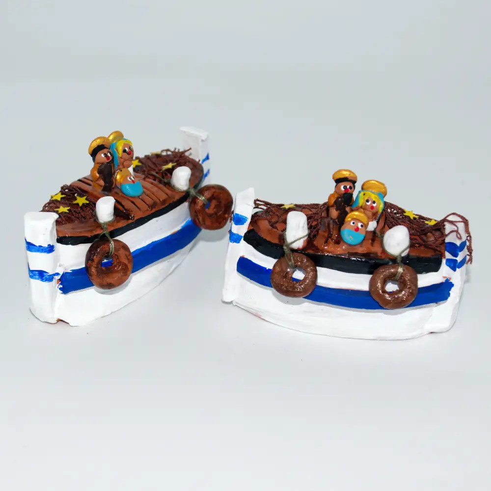 011007/6  Boat  4cm height x 6,5cm length x 3cm width
